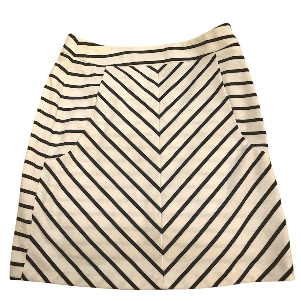 Classic Chevron Striped Mini Skirt in White and Black